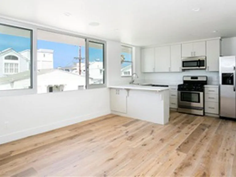 3302 Manhattan Ave #6 — Photo 7