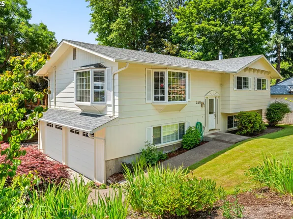 3211 Strathmore Pl, Eugene, OR 97405