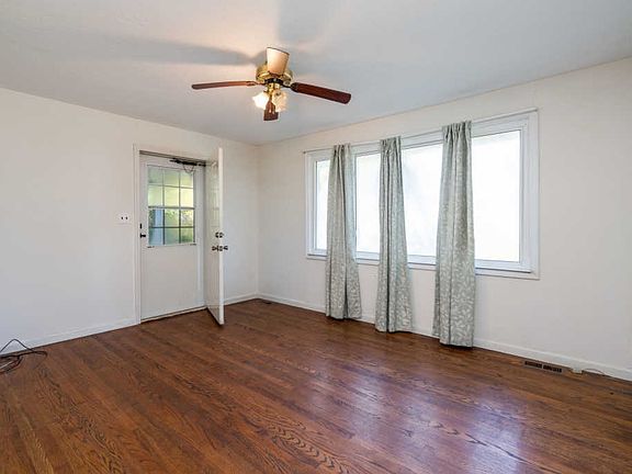 3rd image of 1435 Leeland Dr