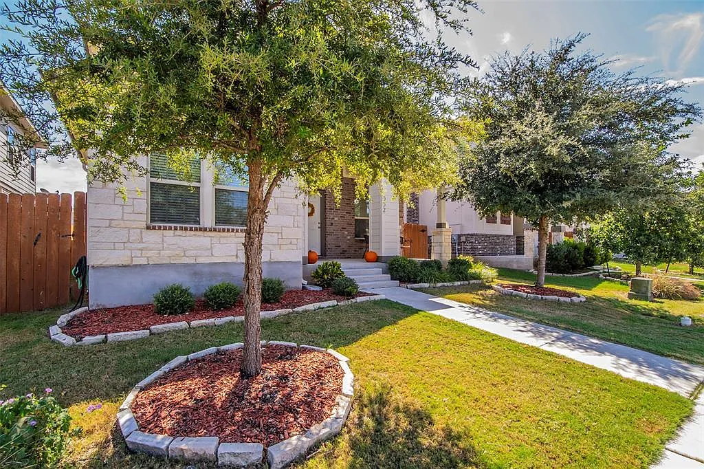 3 bed, 2.0 bath, 2031 sqft, $2,200 — Photo 3