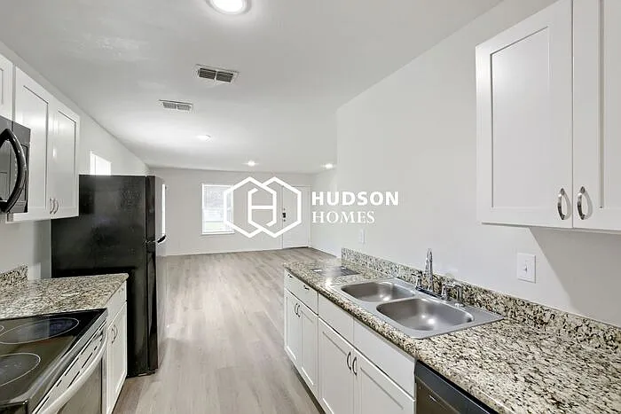 1109 E Birdsong St — Photo 6