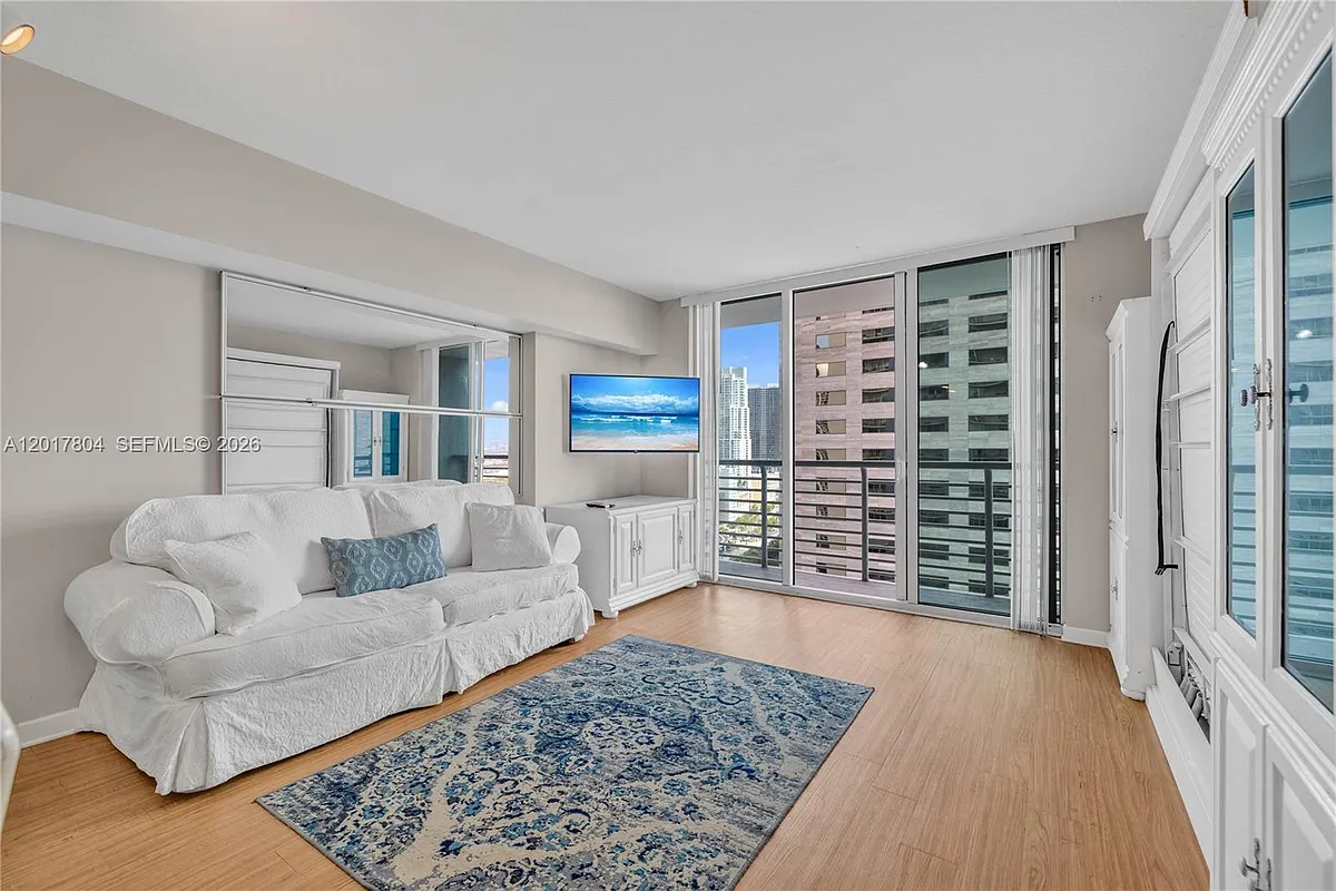 Building Photo - 335 Biscayne Blvd #2706