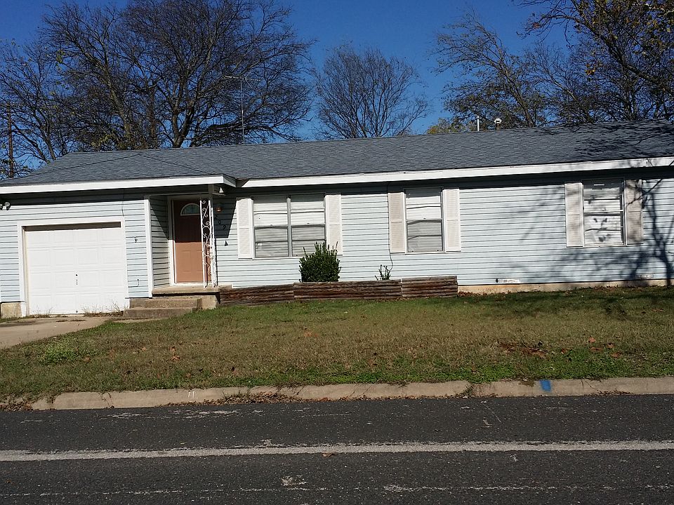 1st image of 209 W Hoover Ave