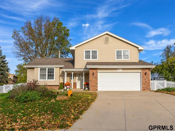 1208 Castana Cir, Papillion, NE 68046