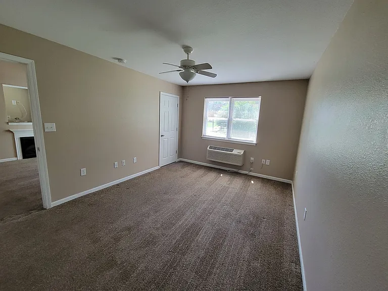 316 E Davis St #D — Photo 9