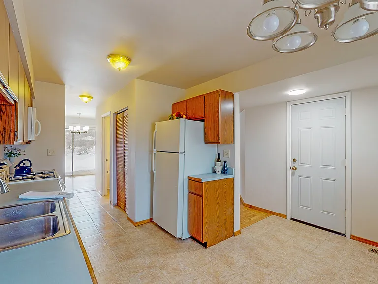 468 Minnesota Cir — Photo 16