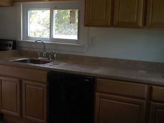 maple cabinets w/ new appliances