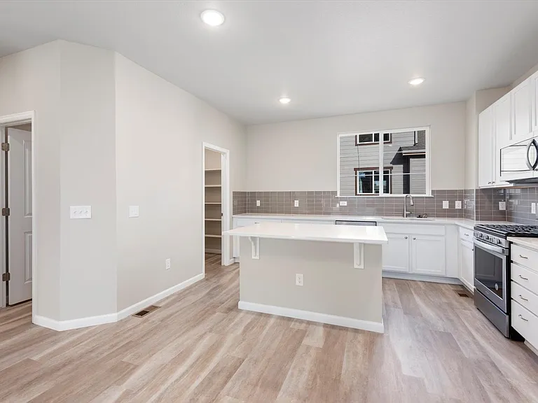 1330 Hoyt St #5 — Photo 8