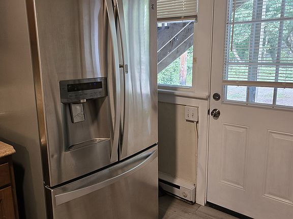 5th image of 301 Summit Ave APT 1