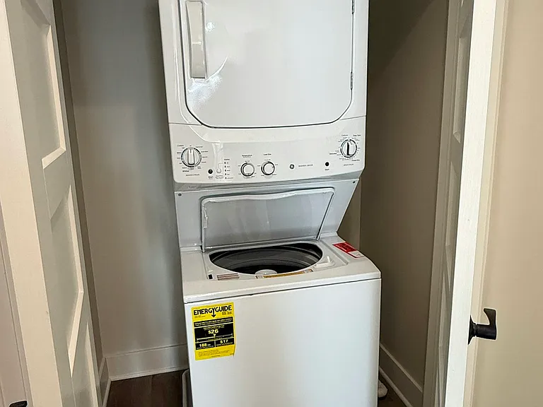 106 E Erie St #2A — Photo 6