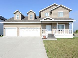 3106 Foxtail Dr E, West Fargo, ND 58078