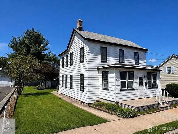 3rd image of 358 Conover St