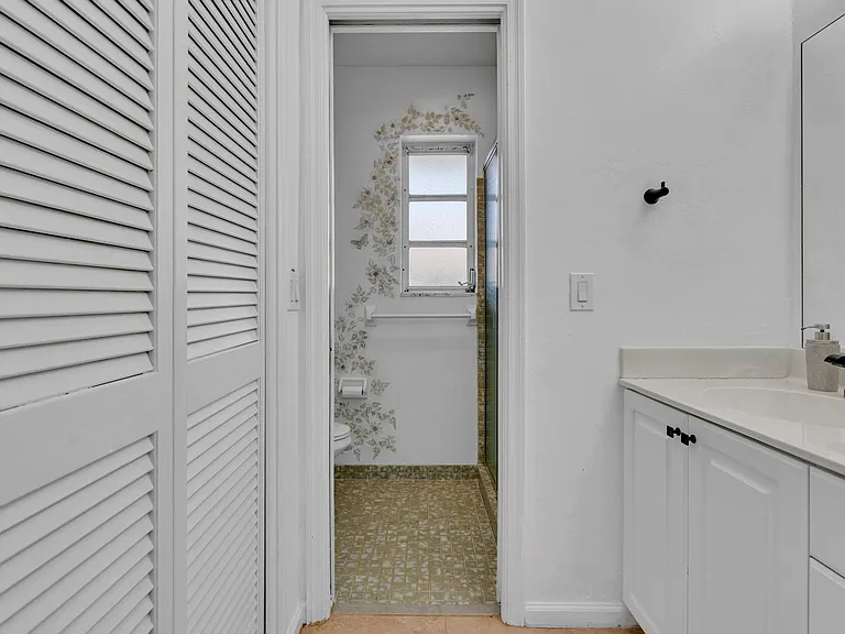 313 NW 42nd St — Photo 28
