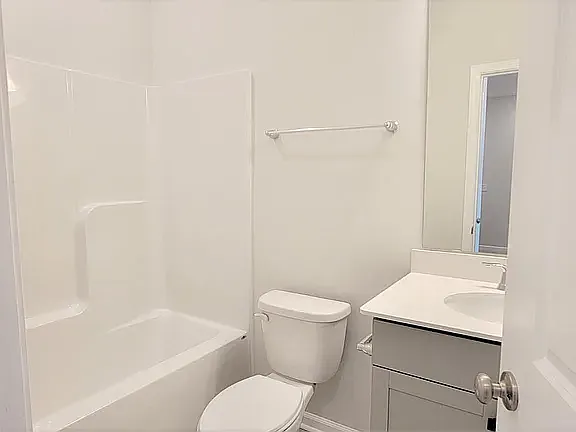 3 bed, 2.5 bath, 1700 sqft, $2,050 — Photo 2