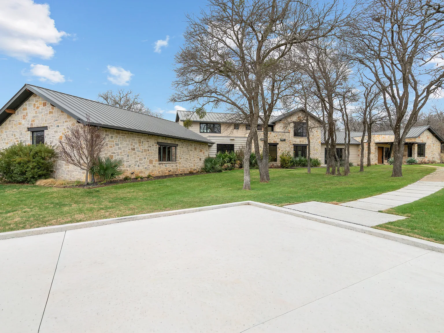 4 bed, 5246 sqft, $12,000 — Photo 1