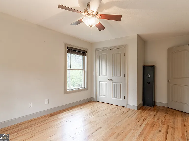 597 Meadow Brook Ln — Photo 10
