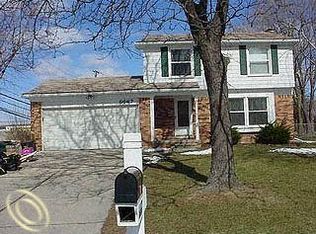 6667 Lee Crest Dr, West Bloomfield, MI 48322