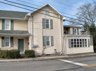 822 York St APT B, Hanover, PA 17331