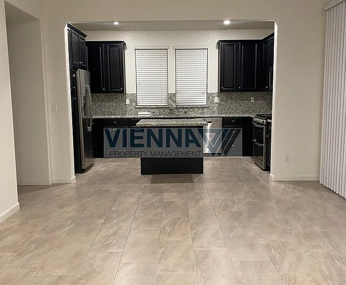 1052 Essington Ln — Photo 6