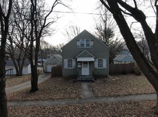 114 3rd St SW, Mount Vernon, IA 52314