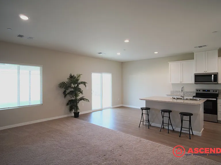 1018 Warwickshire Ave — Photo 11
