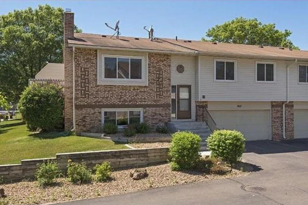3 bed, 1712 sqft, $2,100 — Photo 2