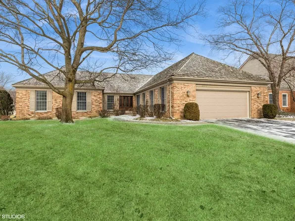 2359 Iroquois Dr, Glenview, IL 60026