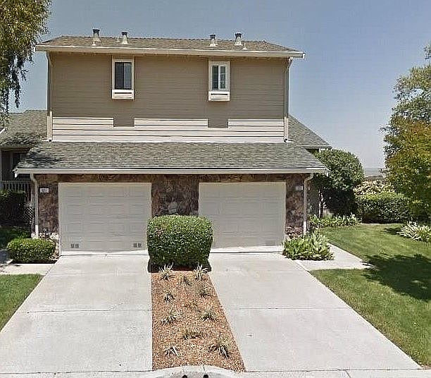 Front - Garage & Entry R 
