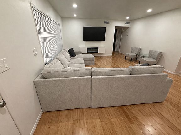 5th image of 1013 S Magnolia Ave #C