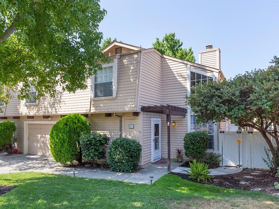 1st image of 49 Oakmore Dr