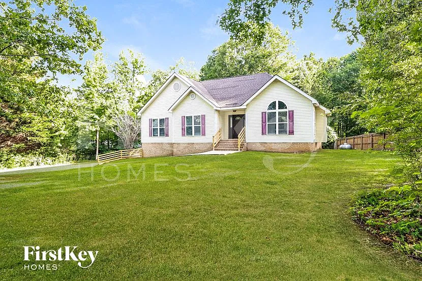 3 bed, 2.0 bath, 1584 sqft, $1,830 — Photo 2