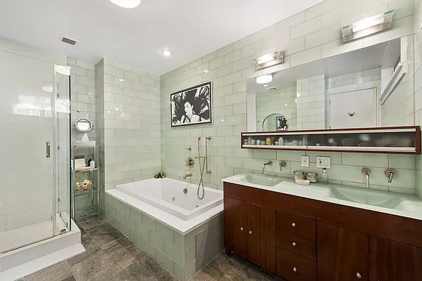 Sold by Nest Seekers International | media 9