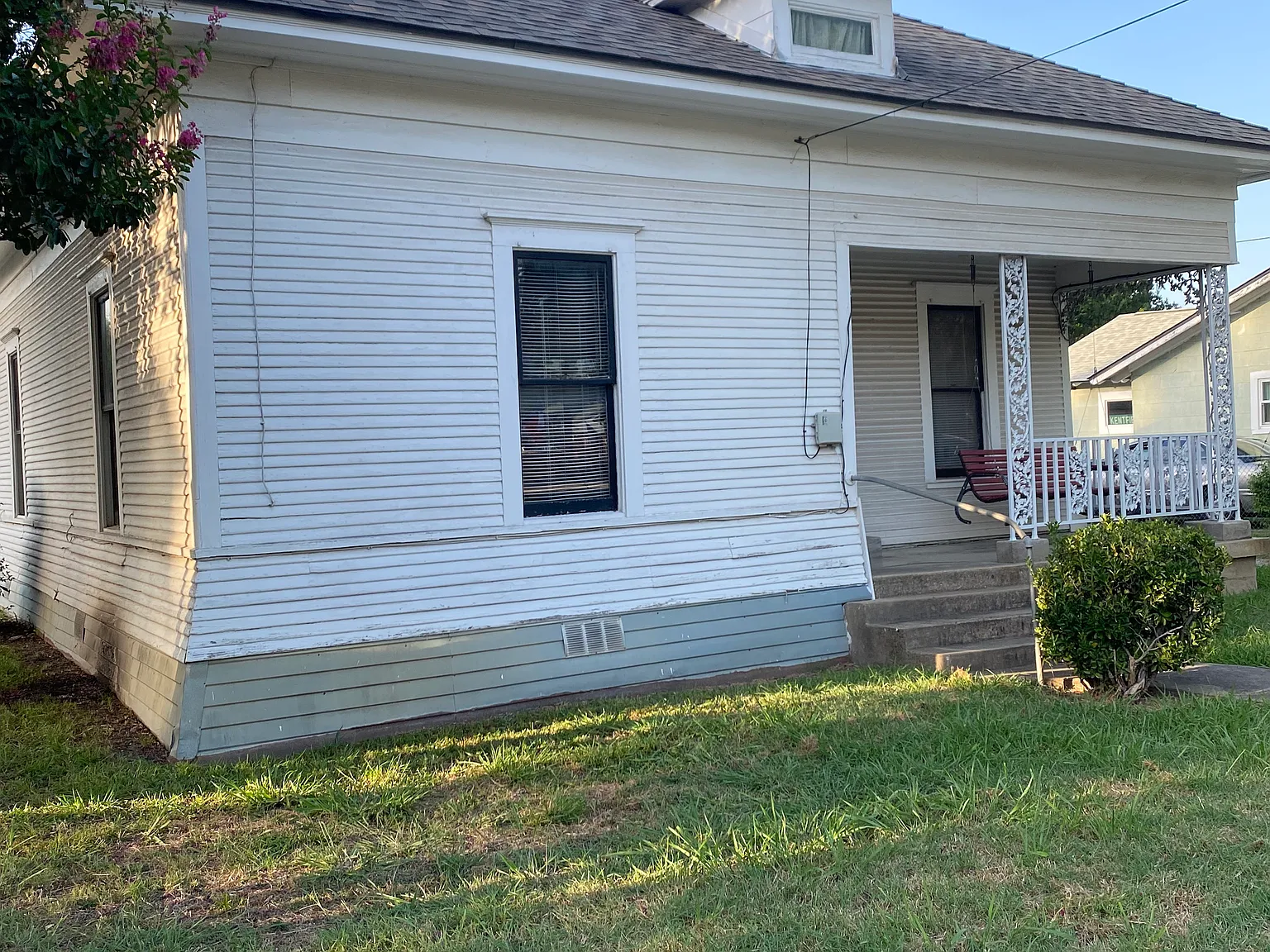 710 W Erwin Ave — Photo 2