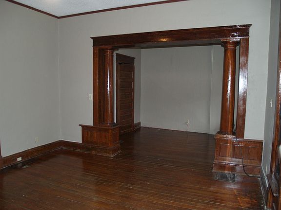 livingroom to dining room