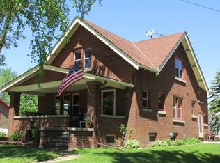 740 Center Ave, Oostburg, WI 53070