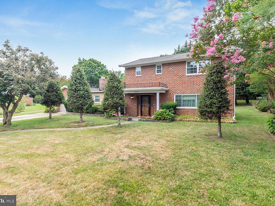 2nd image of 3602 Saint Johns Ln