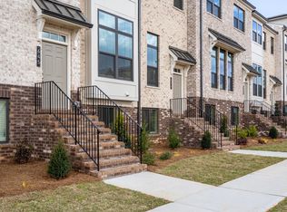 635 Fairview Cir, Roswell, GA 30076