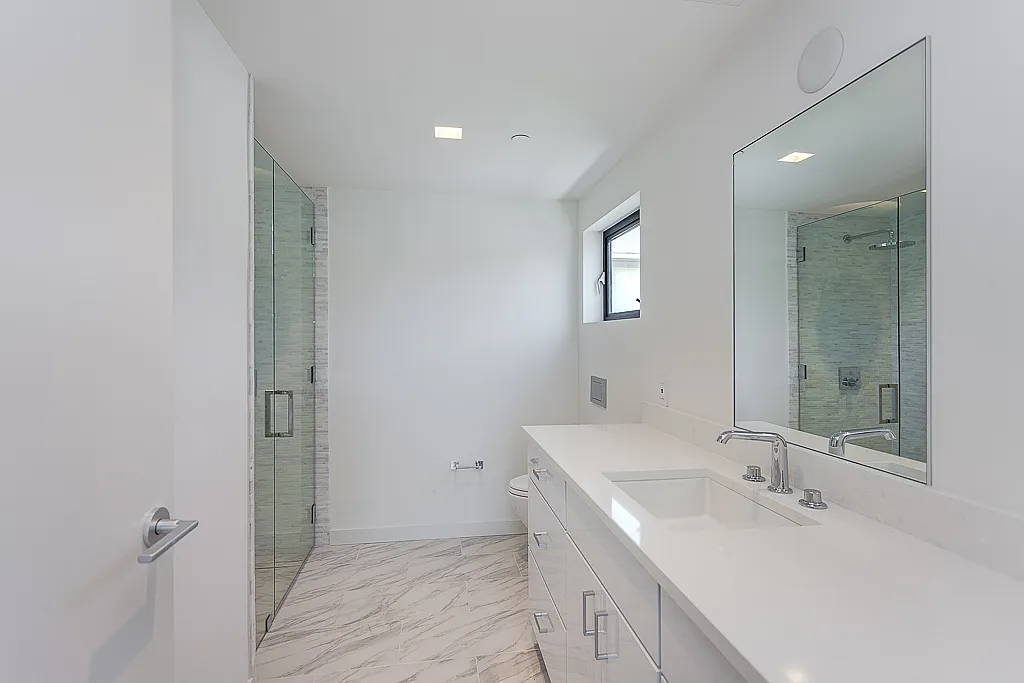 3 bed, 3.5 bath, 2000 sqft, $12,500 — Photo 2