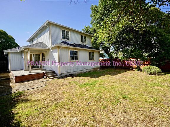 2nd image of 9 Bayview St