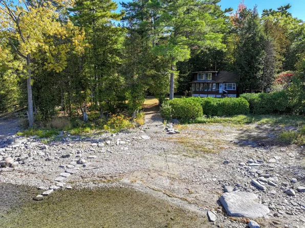 132 Cedar Ln, Willsboro, NY 12996