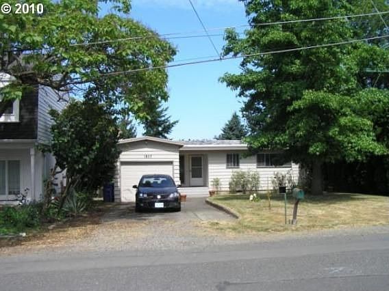 2nd image of 1807 SW Canby St