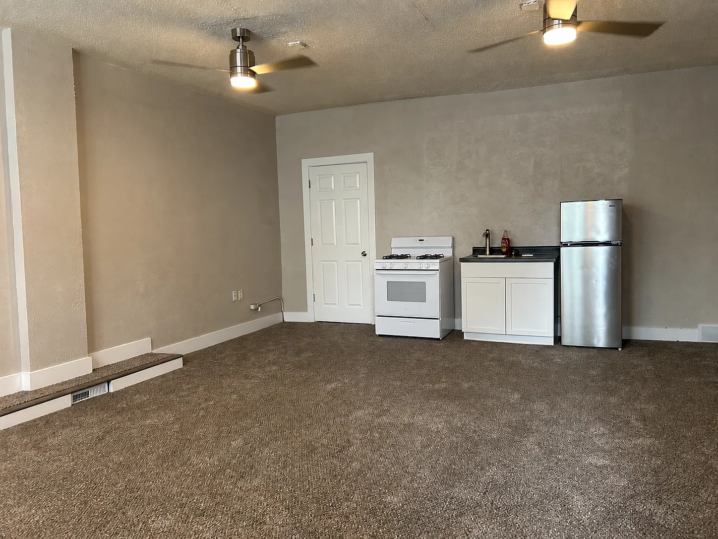 Studio, $750 — Photo 2