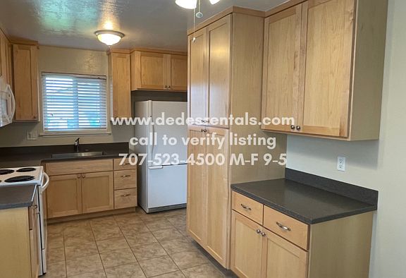 3rd image of 1717-B Beachwood Dr