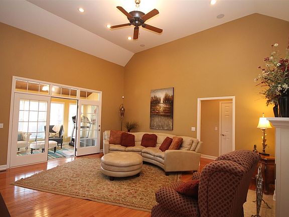 2nd image of 1405 Misty Creek Dr