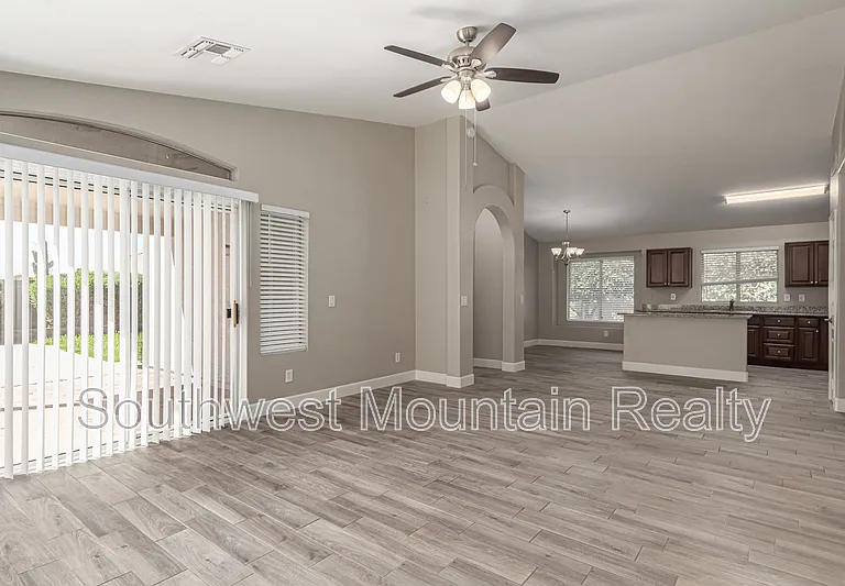 881 E Baylor Ln — Photo 10