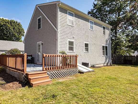 3rd image of 36 Redwood Cir