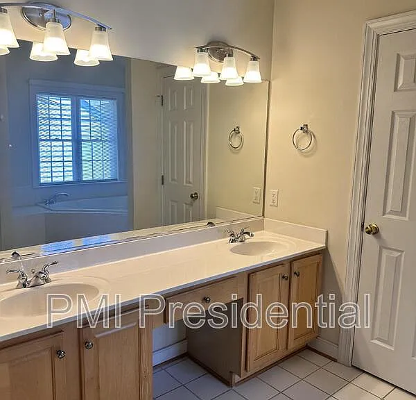 1213 Hawkins Wood Cir — Photo 6