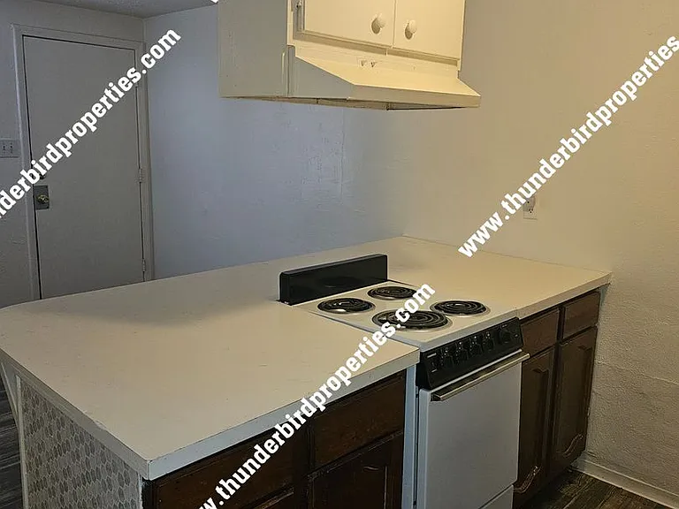 1212 Lead Ave SE — Photo 3