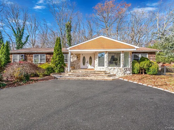 25 Farmington Lane, Melville, NY 11747
