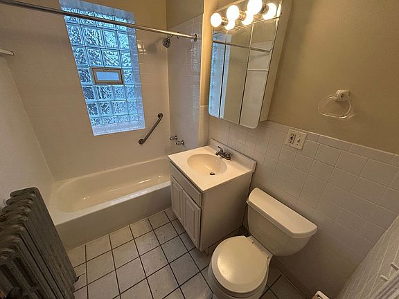 3rd image of 517-521 Jackson St #521-A2